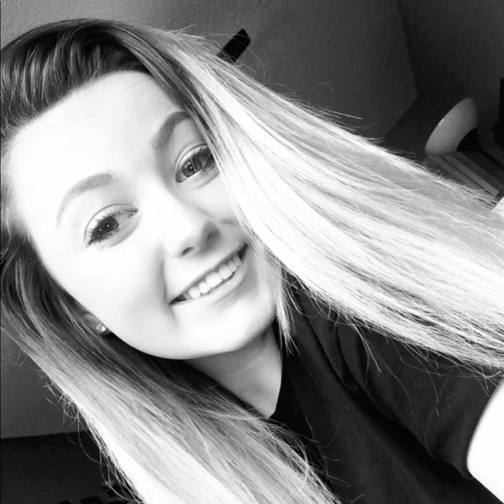 Meet your Posher, Ella